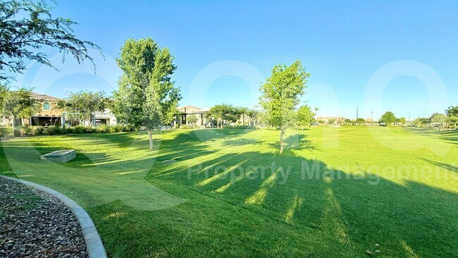 Building Photo - 1068 E Sabino Dr