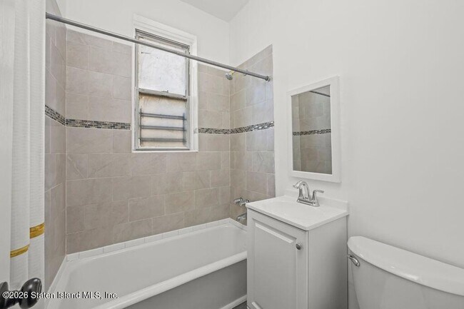 Building Photo - 37 Avon Pl