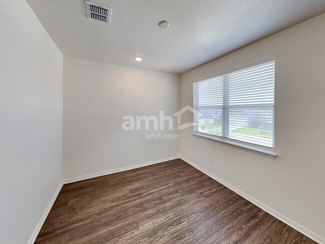 Building Photo - 2716 Geronimo Creek