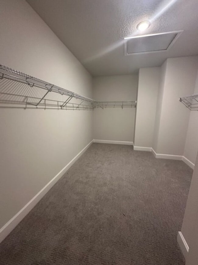 Building Photo - Move-In Ready Home Near SunRail & I-4 - Prime DeBary Location