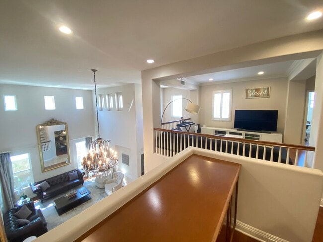 Building Photo - Luxurious 4 Bedroom Fullerton House For Re...