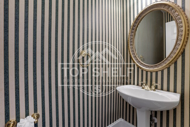 Building Photo - 127 Tara Blvd