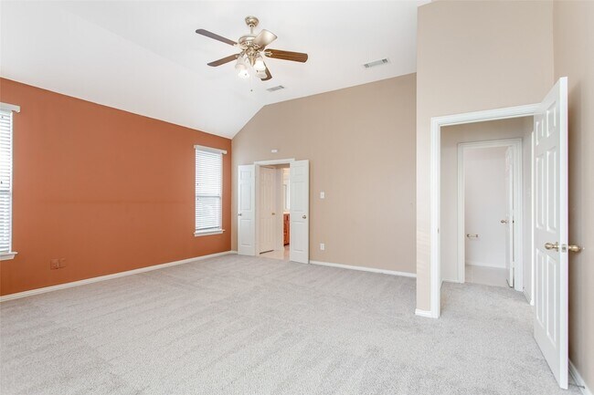 Building Photo - 915 Falcon Trail