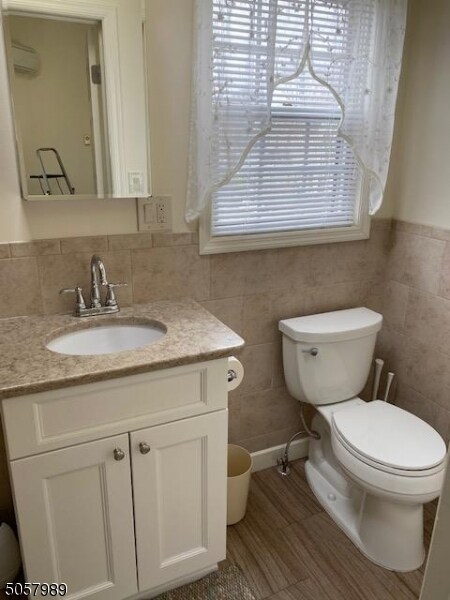 Building Photo - 384 Bloomfield Ave