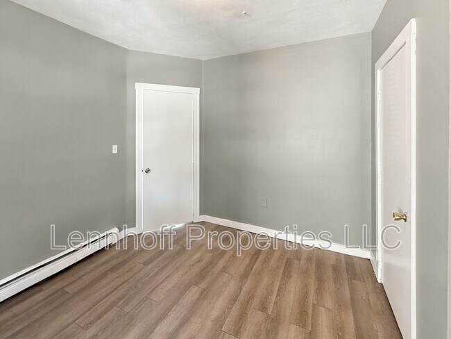 Building Photo - 142 Jewett St