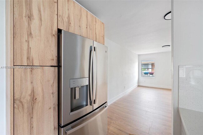 Building Photo - 417 NW 15th Ave