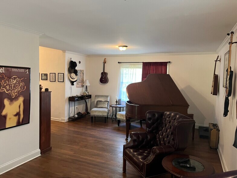 Building Photo - 3113 Dodson Dr