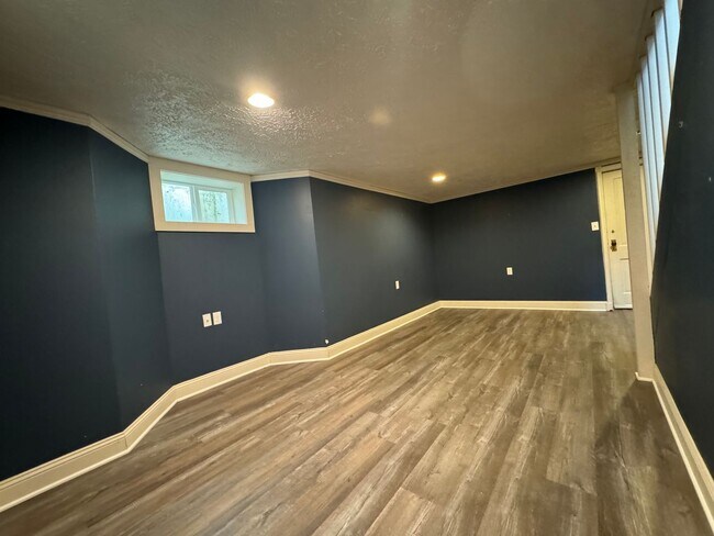 Building Photo - Home for Rent!