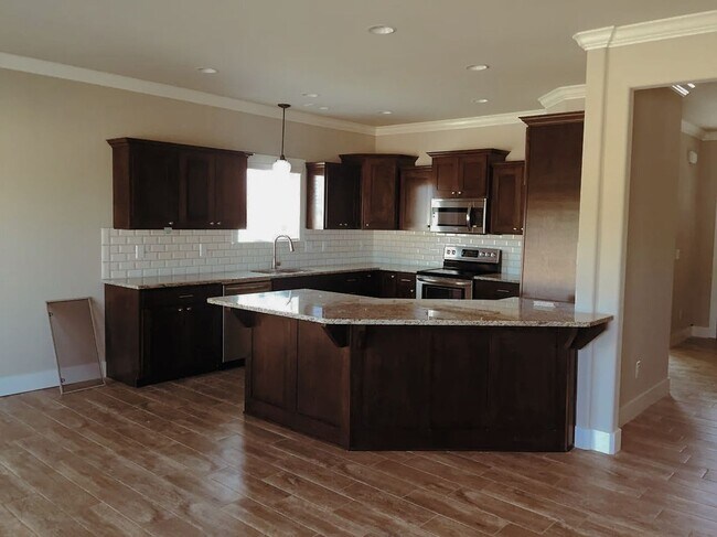 Building Photo - BEAUTIFUL HOME IN GREAT LOCATION!