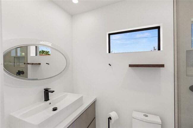Building Photo - 6010 SW 108th Pl