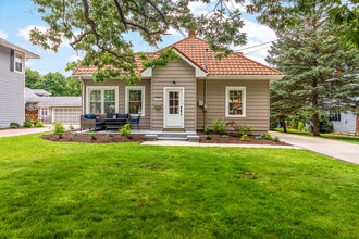 Building Photo - 724 Warner Ave