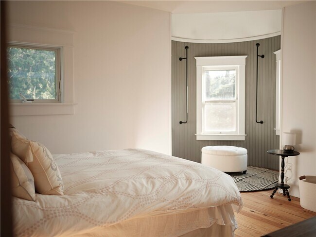 Building Photo - 38 Lake St