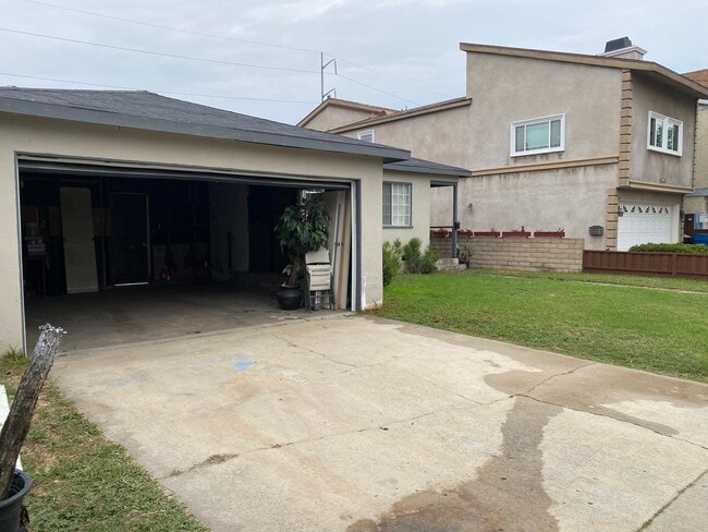 Building Photo - 14421 Kingsdale Ave