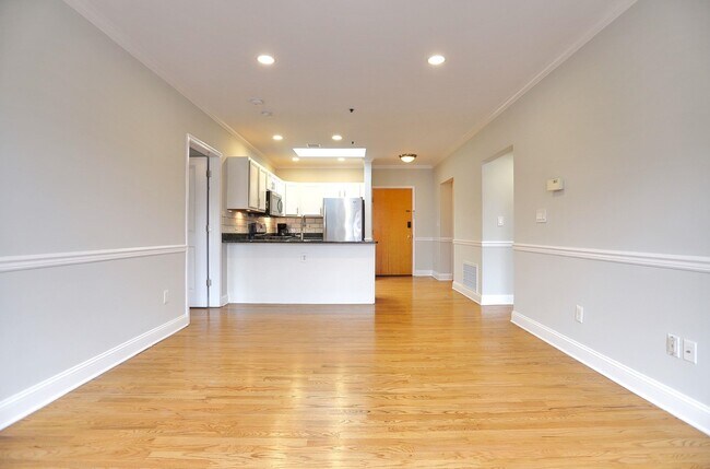 Building Photo - 501 9th St