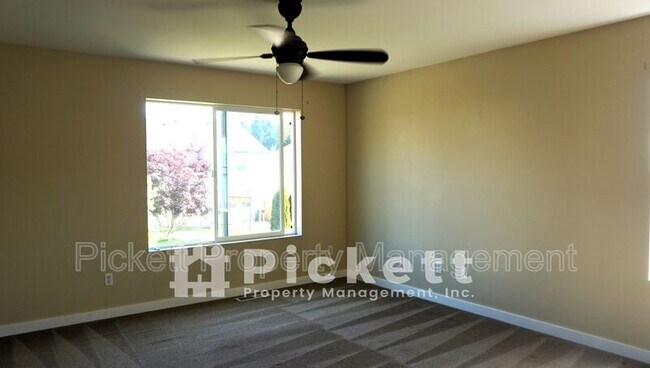 Building Photo - 535 NW Stendahl Ct