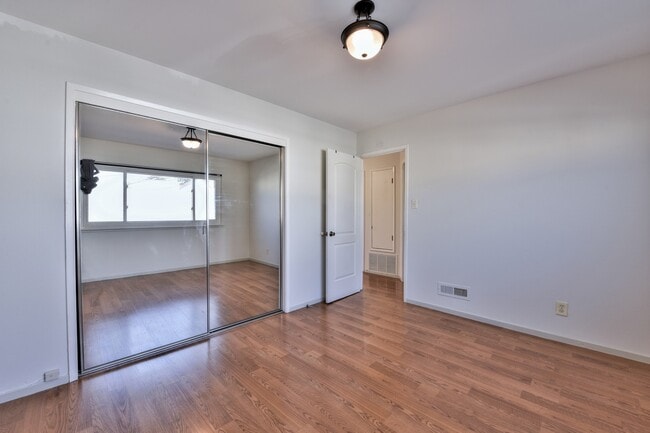 Building Photo - Light filled home+ Pet Friendly + Deck+ Lo...