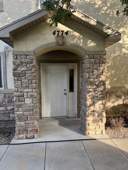 Building Photo - 4774 Oregon Trail Way W