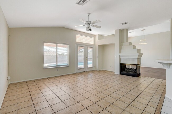 Building Photo - Beautiful Ranch Style Single Story w/Pool & View of the Las Vegas Strip