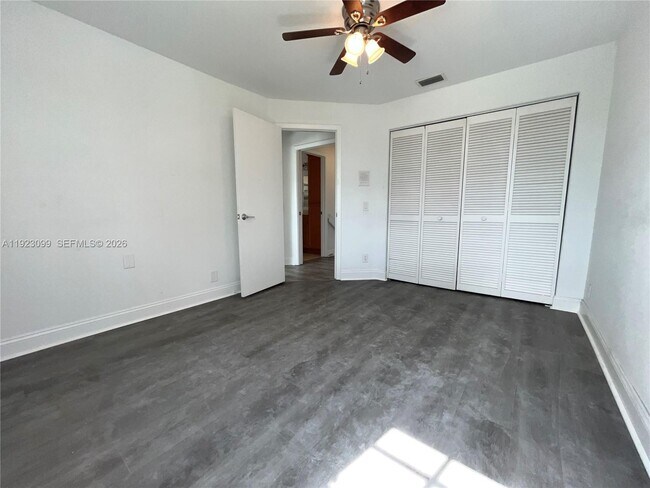 Building Photo - 1127 Laguna Springs Dr