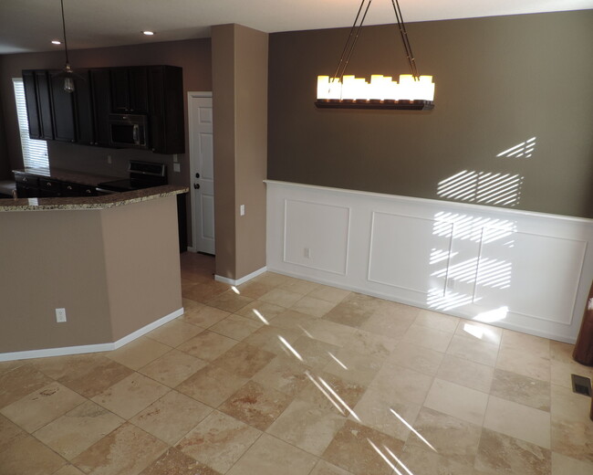 Building Photo - Conservatory 4 Bedroom Home (Available Imm...