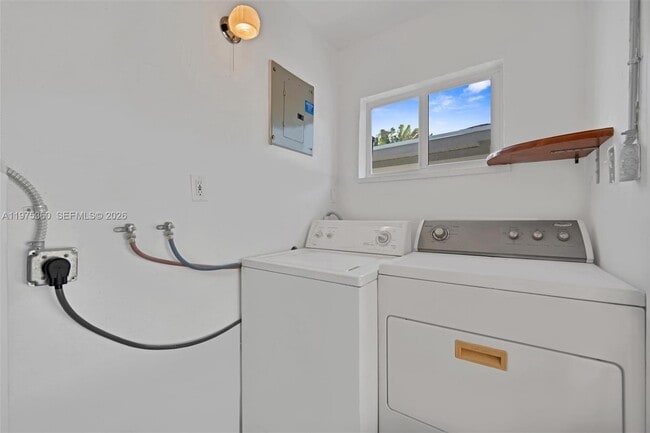 Building Photo - 380 NW 47th Ct