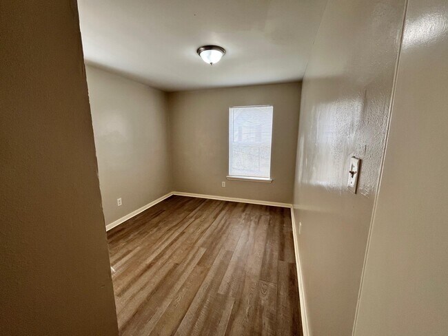 Building Photo - 9406 Alcala