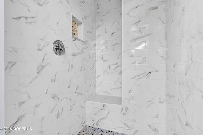 Building Photo - 1003 C St