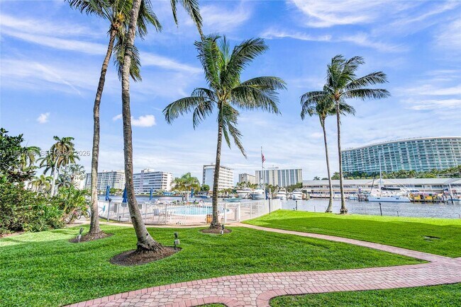 Building Photo - 140 NE 28th Ave