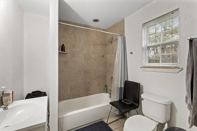 Building Photo - 4016 Acacia St