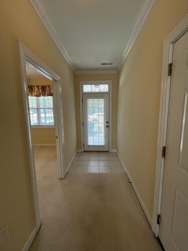 Building Photo - Discover this well-appointed 3-bedroom plus bonus room , 2-bath home in Carleton Place
