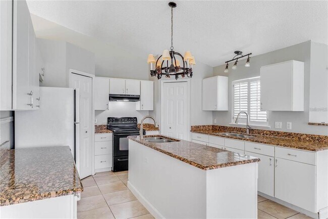 Building Photo - 856 Jarnac Dr