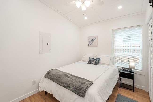 Building Photo - 204 Marlin St