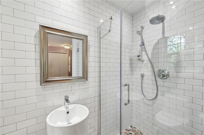 Building Photo - 1130 Angelo Ct NE