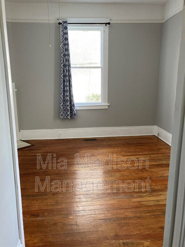 Building Photo - 1203 E Henry St