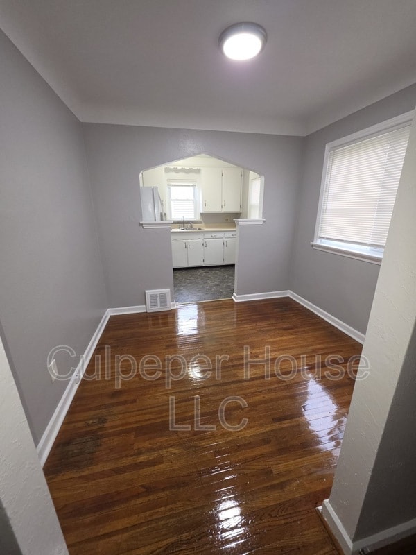 Building Photo - 530 Mayfair Blvd