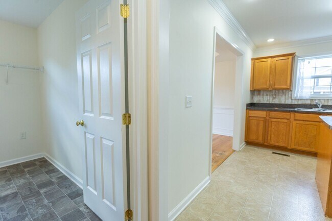 Building Photo - 59 Stork Ln
