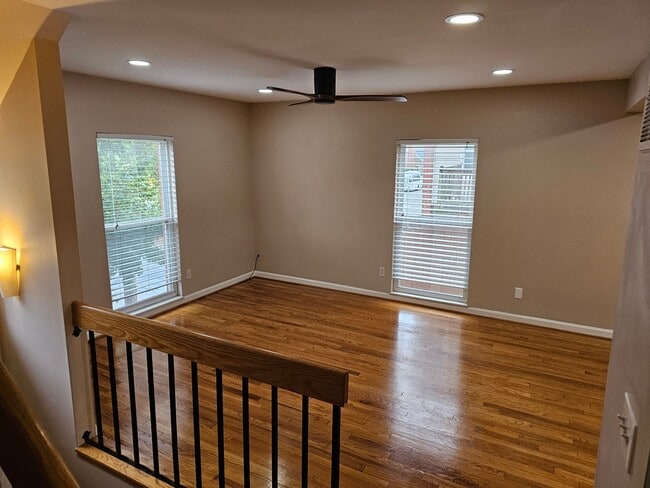 Building Photo - Wonderfully Remodeled Tri Level 3BR/2BTH S...