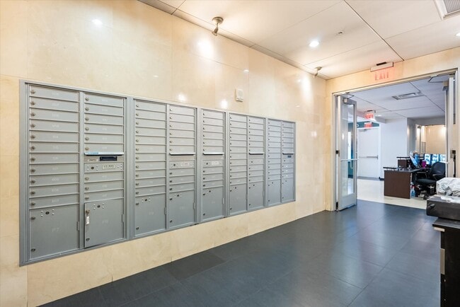 Building Photo - 101 S Eola Dr