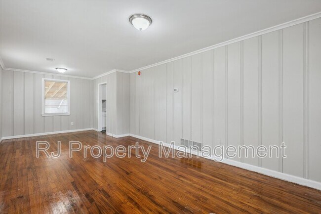 Building Photo - 605 Orchard Ave