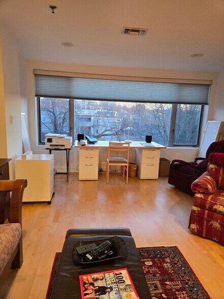 Building Photo - 193 Oak St