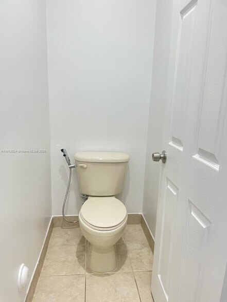 Building Photo - 14934 SW 41st Ln