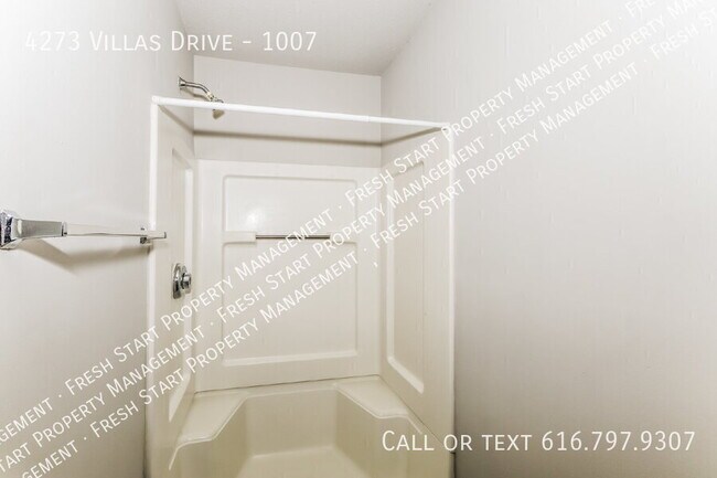 Building Photo - 4273 Villas Dr