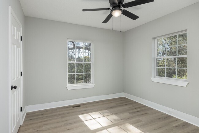 Building Photo - 5350 Slayton Ave