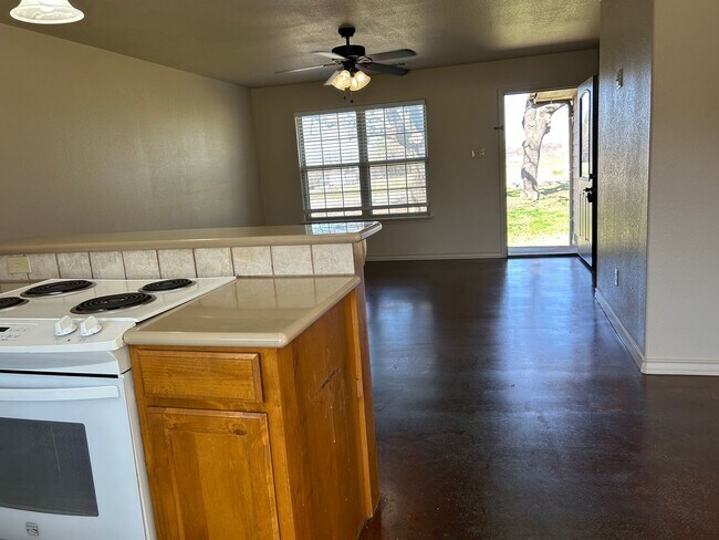 Building Photo - Cozy 2 Bed 2 Bath Home