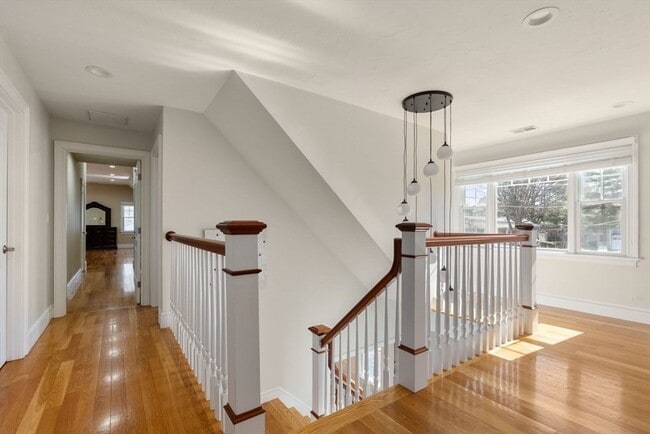 Building Photo - 11 Bobolink Rd