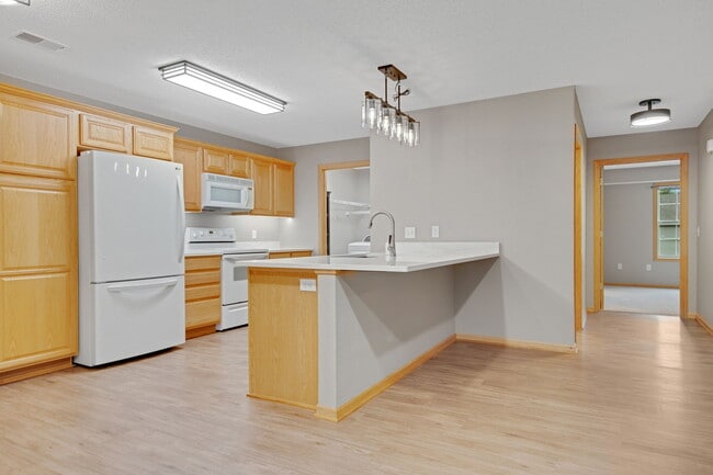 Building Photo - 15631 Linnet St NW