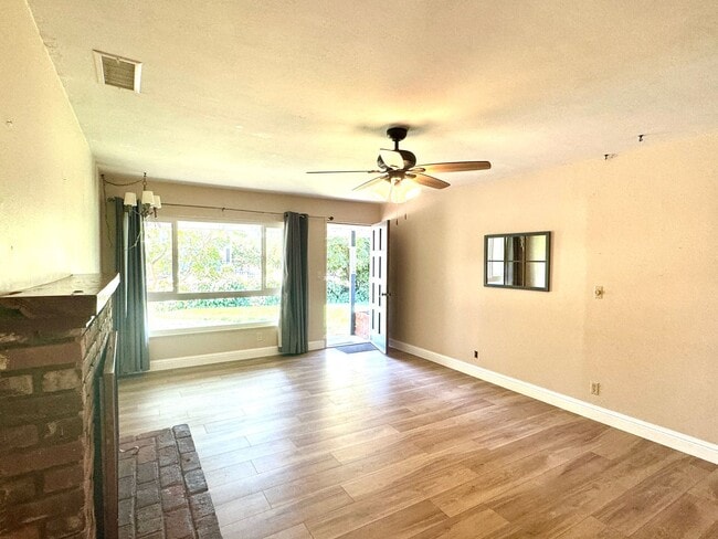 Building Photo - 4 Bedroom