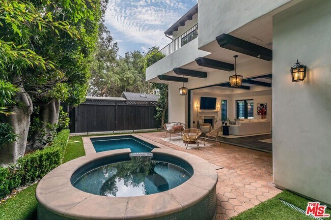 Building Photo - 820 N Vista St