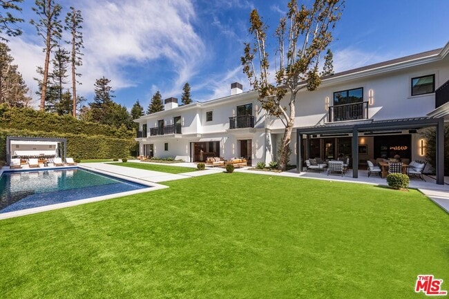 Building Photo - 927 Whittier Dr