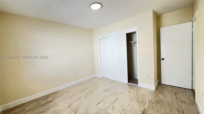 Building Photo - 2820 SW 25th St